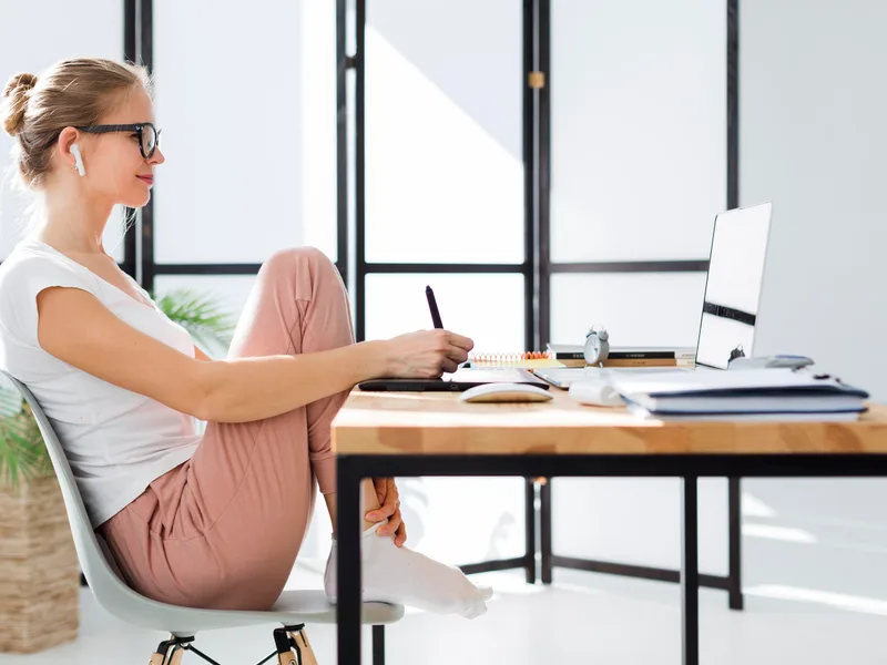 Douglas DeSalvo Chiropractic, Inc. treating poor posture in NOVATO