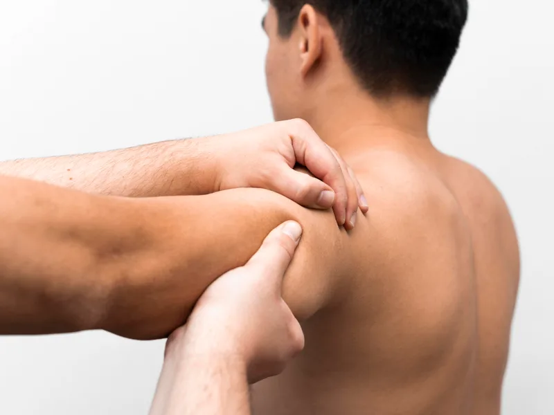 How Douglas DeSalvo Chiropractic, Inc. treats rotator cuff injury in NOVATO